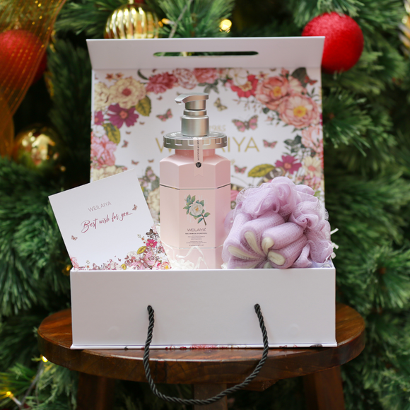 CHRISTMAS GIFT BOX - CAMELLIA SHOWER GEL & BATH SPONGE