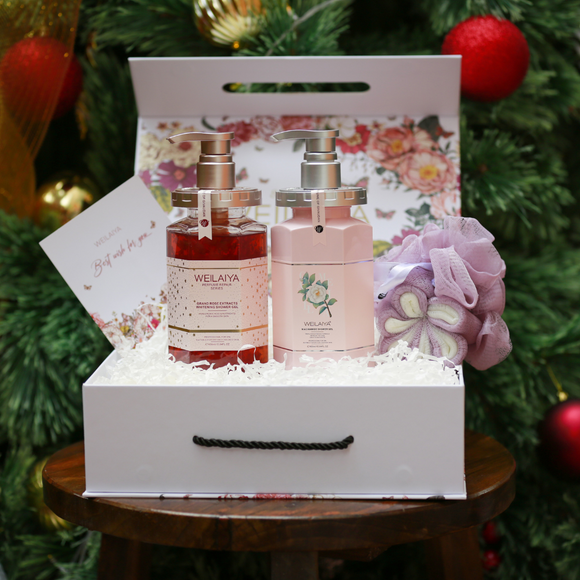 CHRISTMAS GIFT BOX - CAMELLIA SHOWER GEL, DAMASK ROSES SHOWER GEL & BATH SPONGE